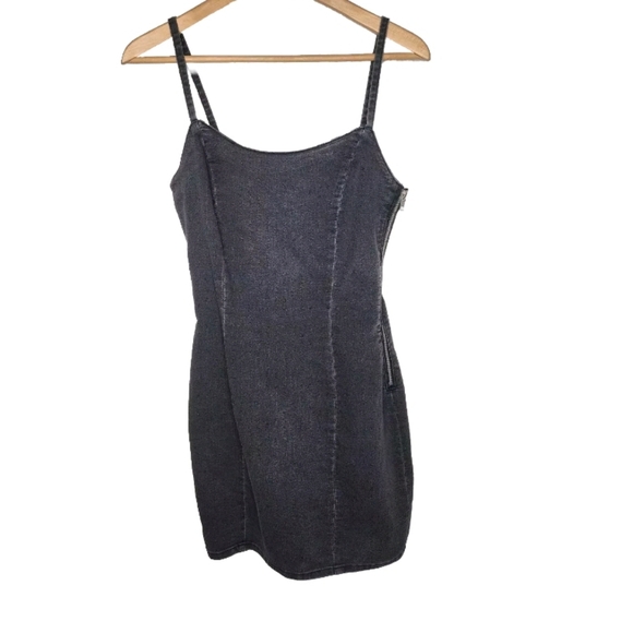 H&M Fitted Dress in Washed Out Black Size S - Picture 2 of 8